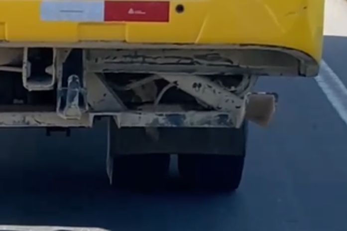 Vídeo: precárias condições de ônibus escolares em Olivença assustam pais de estudantes