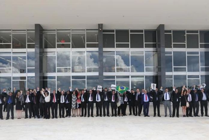 Juízes fazem ato em frente ao STF contra projeto de crime de abuso de autoridade