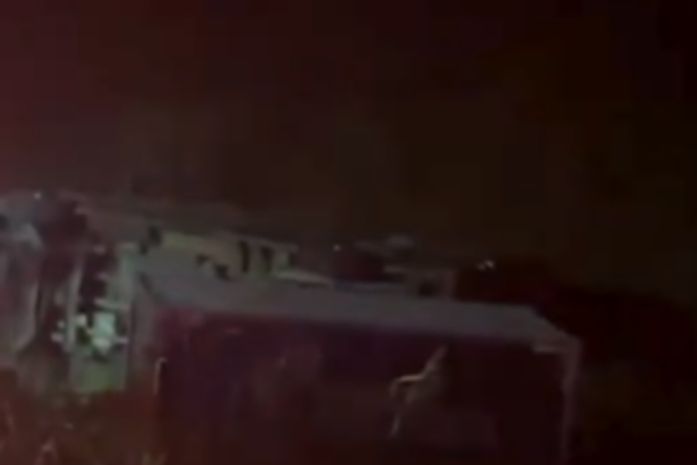 Van de transporte intermunicipal capota em Atalaia, interior de Alagoas