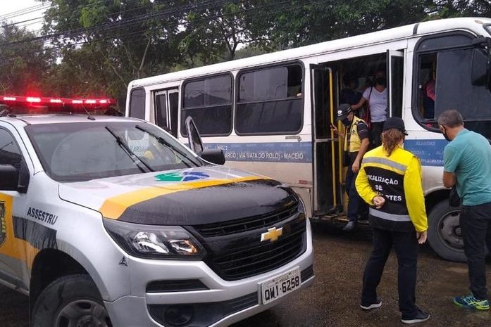 SMTT apreende 28 veículos de transporte intermunicipal durante fiscalização nesta segunda (21)