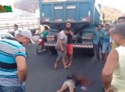 Criança cai de bicicleta e morre esmagada por caminhão em Maravilha