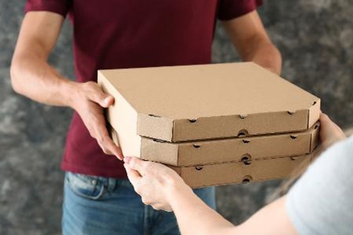 Cliente é detido pela polícia após pedir pizza e se recusar a pagar conta