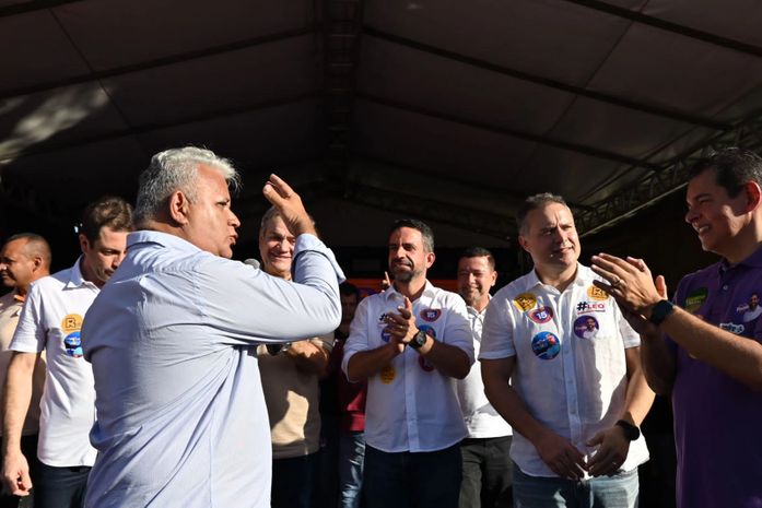 Acompanhado de Renan Filho e Paulo Dantas, Daniel Pontes lança pré-campanha