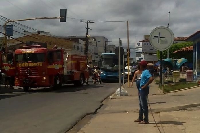Agentes da SMTT evitam incendio em caminhão no centro de Arapiraca