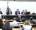 Comissão do Congresso aumenta fundo eleitoral para R$ 4,9 bilhão em 2026