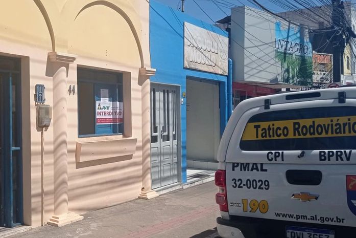 Policia interdita agencias de passagens em Arapiraca