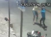 Veja momento em que vítima luta contra homem em tentativa de assalto em Maceió; suspeito é preso