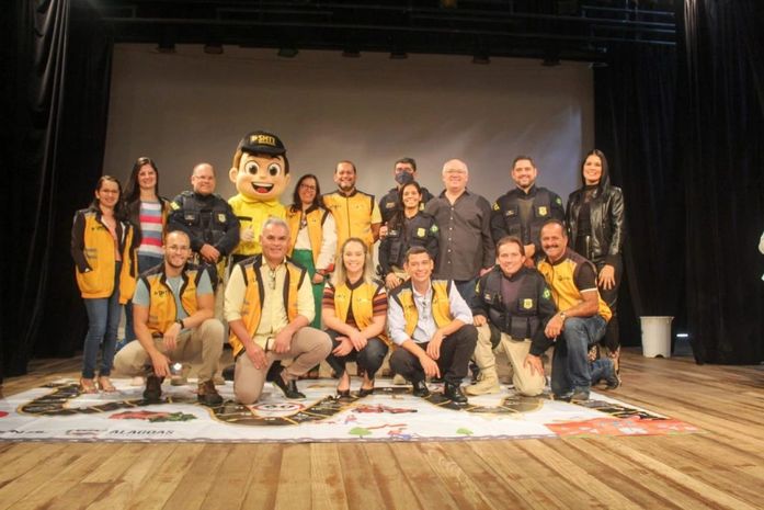 Maio Amarelo: SMTT encerra programação com lançamento de cordel de trânsito e escolha do nome do mascote