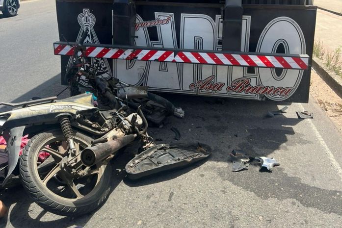 Motociclista morre após colidir com caminhão parado em acostamento, na AL-110