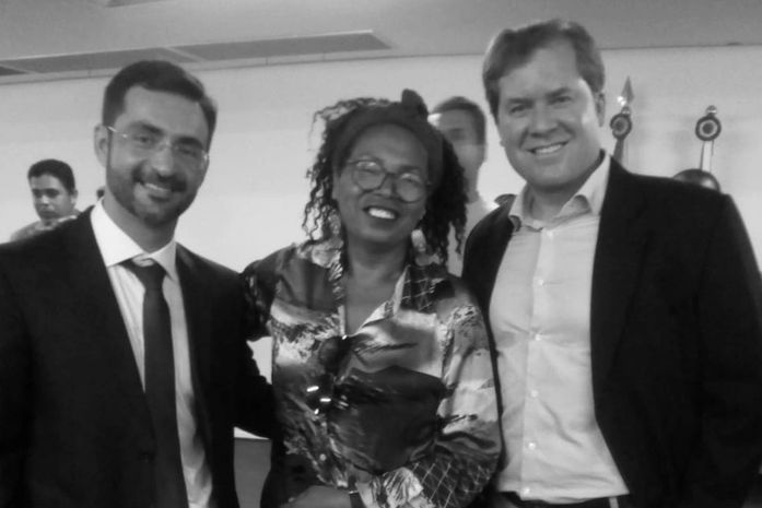 Como militante solicitei ao Deputado Marx: por favor me apresente ao novo secretário da SEADS. Ele apresentou.