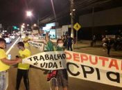 Em protesto, grupo pede reabertura do comércio em Alagoas; veja vídeo