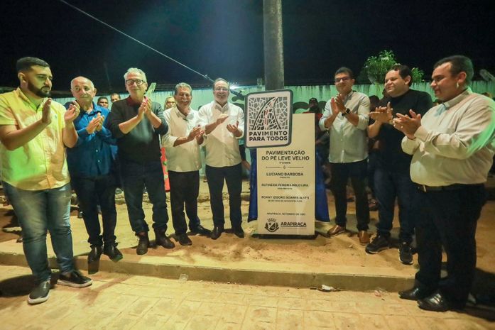 Prefeito Luciano entrega primeira etapa da pavimentação no Pé-Leve Velho