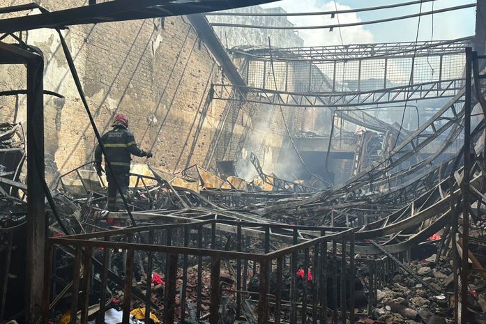 Incêndio de grandes proporções: veja como ficou Lojas Imperador, no Centro