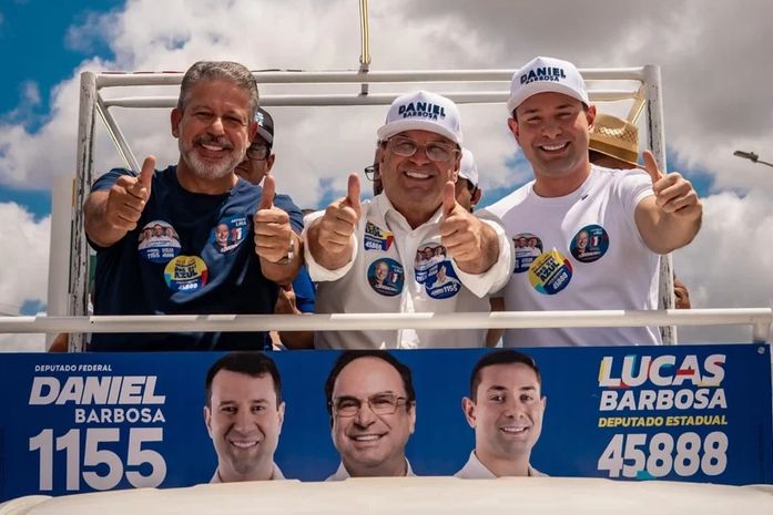 Sempre em cima de um trio elétrico, Luciano Barbosa pode adotar de vez o “teclado” pós-eleição