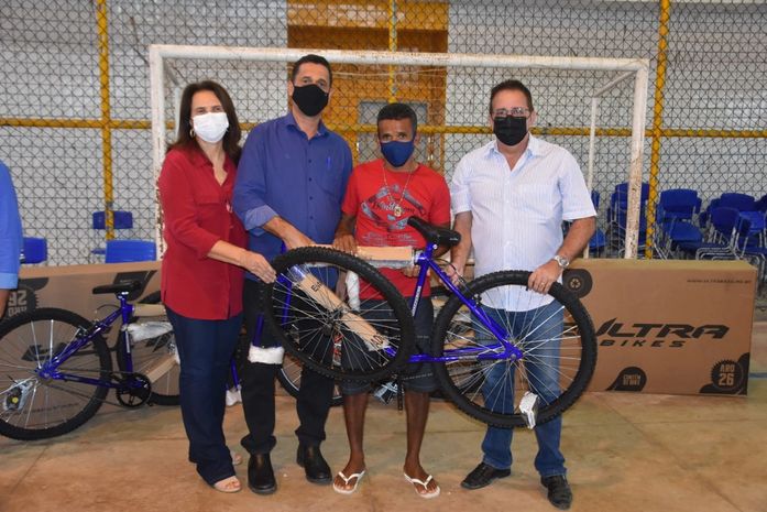 Conagreste acompanha entrega de brindes e vacinação de trabalhadores em comemoração alusiva ao Dia do Gari em Limoeiro de Anadia