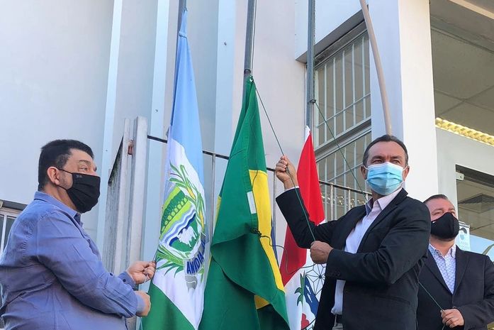 Anadia celebrou 219 com hasteamento de bandeiras e transmissão de missa em ação de graças online