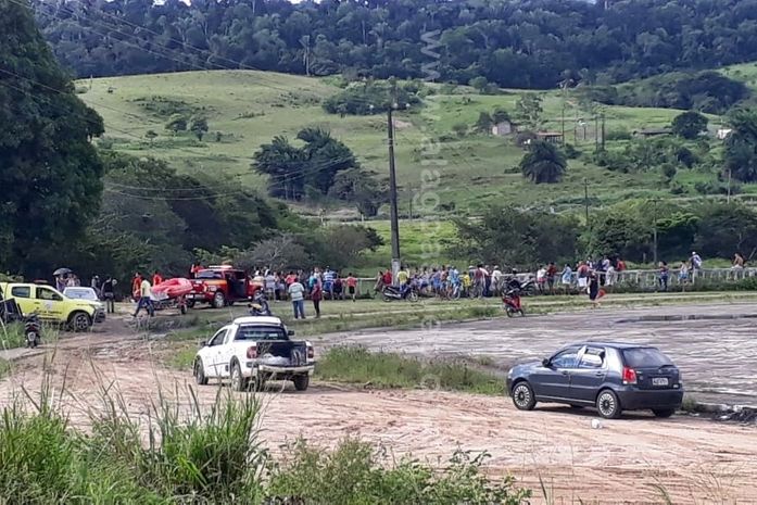 Moradores encontram corpo de caminhoneiro que se afagou ao mergulhar em rio