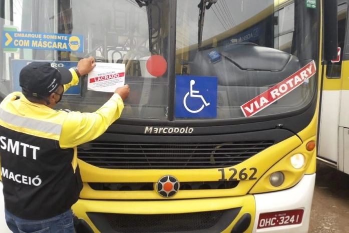 Ônibus lacrado