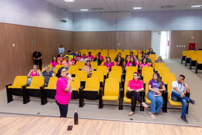 O evento, realizado em alusão ao Outubro Rosa, reuniu uma plateia engajada
