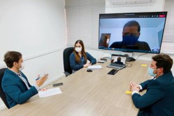 Prefeito Cacau solicita melhorias no fornecimento de energia elétrica em reunião com a Equatorial Alagoas