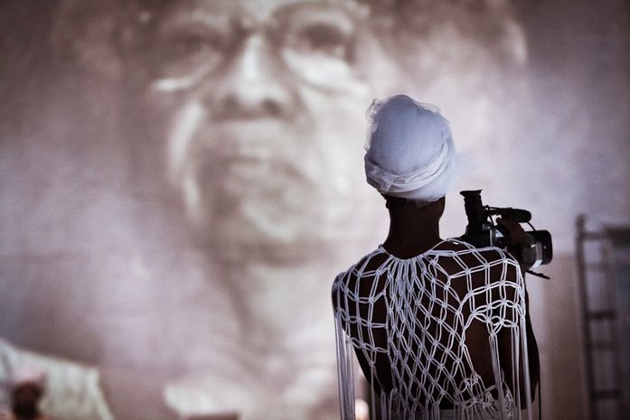 E na passagem para o Orun, Makota Valdina, deixa suas marcas ancestrais, como um grande legado da história de resistência.