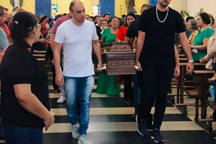 Sepultamento do diácono Alex é marcado por grande comoção em
Arapiraca