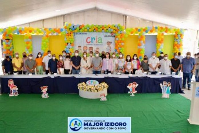 Prefeitura de Major e governo do Estado entregam cartão Cria e cestas nutricionais a famílias carentes