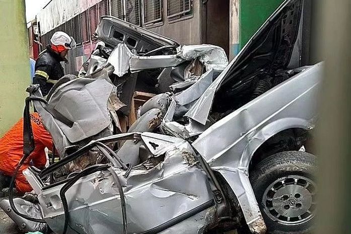 Homem fica ferido após colisão entre carro e trem em Satuba
