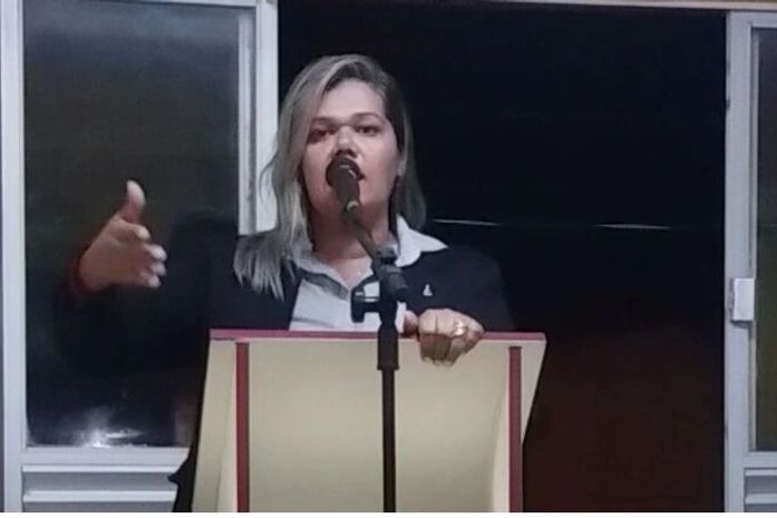 Isabelita repudia atitude do prefeito