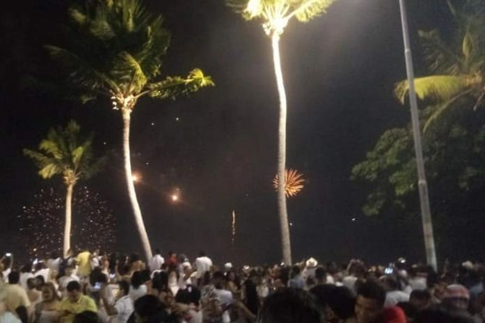Queima de fogos na Orla atrai milhares de pessoas para dar boas-vindas a 2019