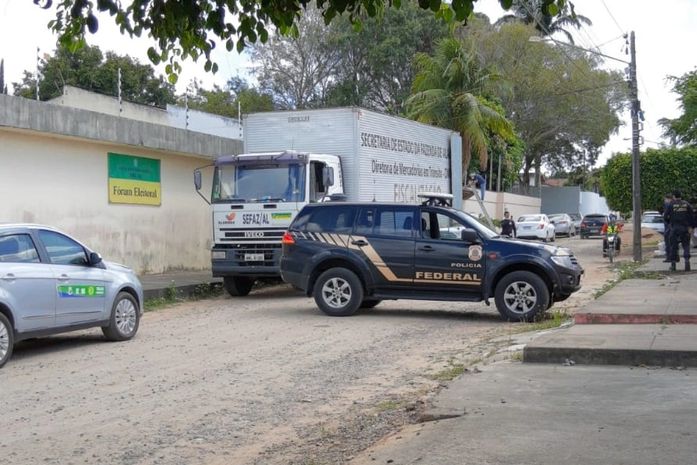 Urnas eletrônicas chegam ao Fórum Eleitoral de Arapiraca