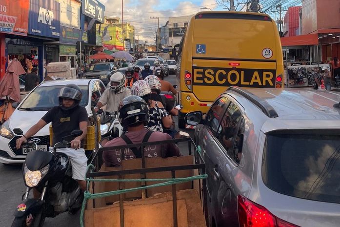 Primeiro dia útil de 'Diamante Invertido' trava o trânsito e transforma trajeto em provação no Jacintinho