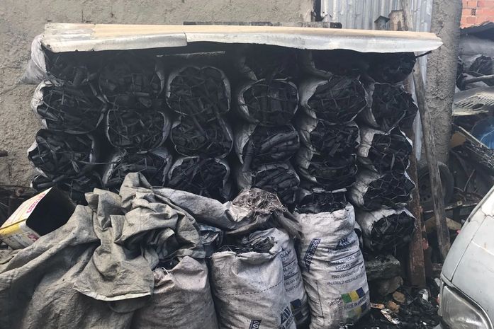 Fiscais do IMA flagram comerciante com 400 sacos de carvão ilegal em Maceió