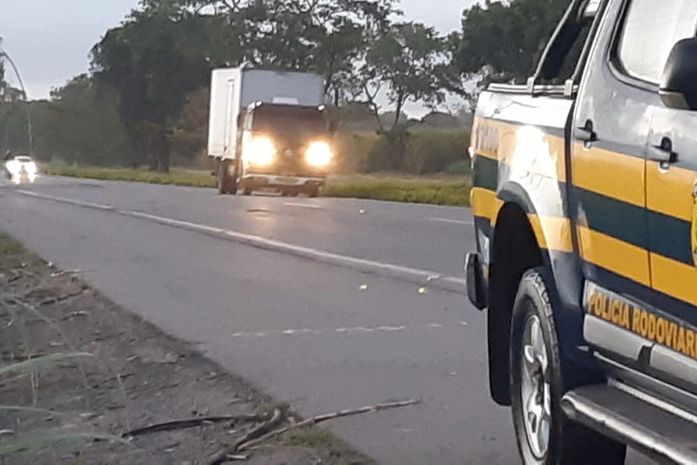 PRF prende duas pessoas e apreende mercadorias sem nota fiscal em Alagoas