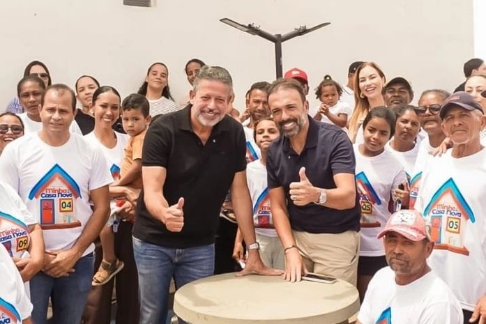 Em Major Izidoro, Arthur Lira realiza entregas, anuncia investimentos na saúde e recebe o apoio de Theobaldo Cintra rumo ao Senado