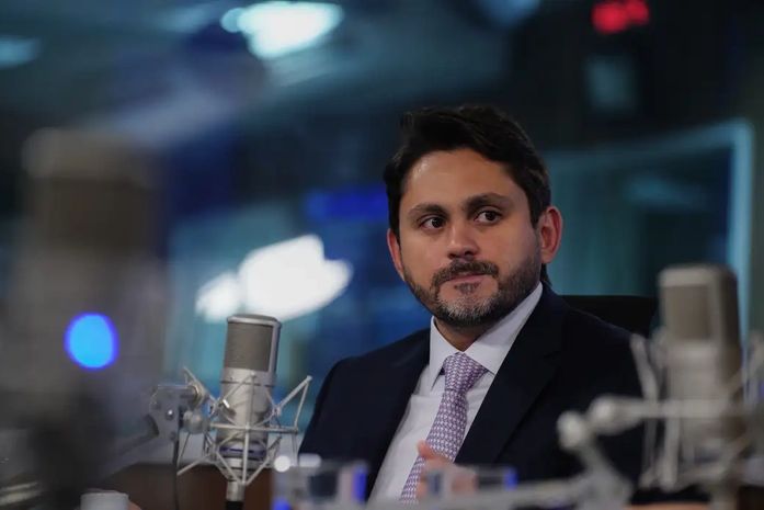 Emendas derrubam ministro