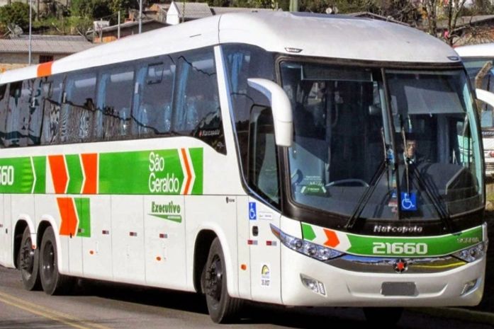 Criminosos fazem arrastão em dois ônibus na BR-101