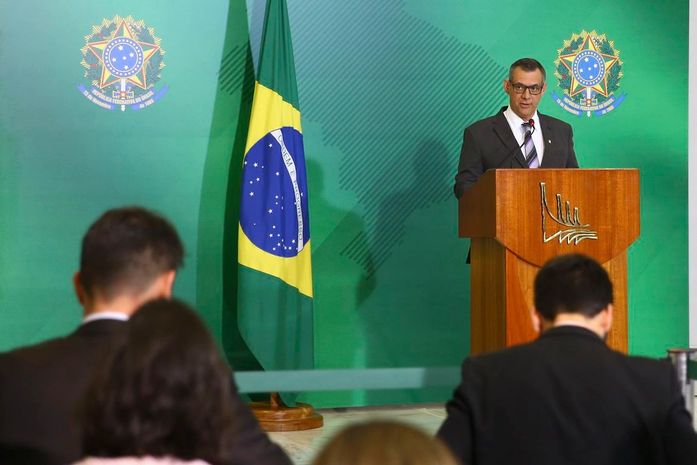 Governo quer autonomia para gerir doações para Amazônia