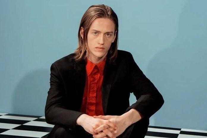 Ator de 'Wandinha' pode ser cortado da série após acusações de abuso sexual