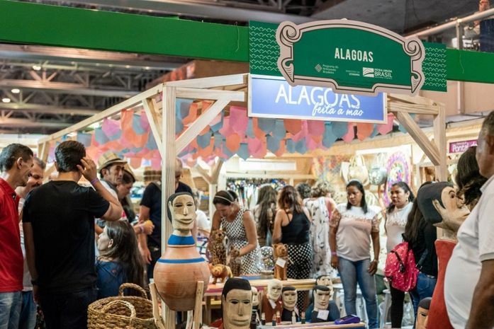 Considerada um dos principais meios de expressão da cultura alagoana, a produção artesanal do estado foi exposta e comercializada por 10 representantes, entre artesãos, mestres e associações