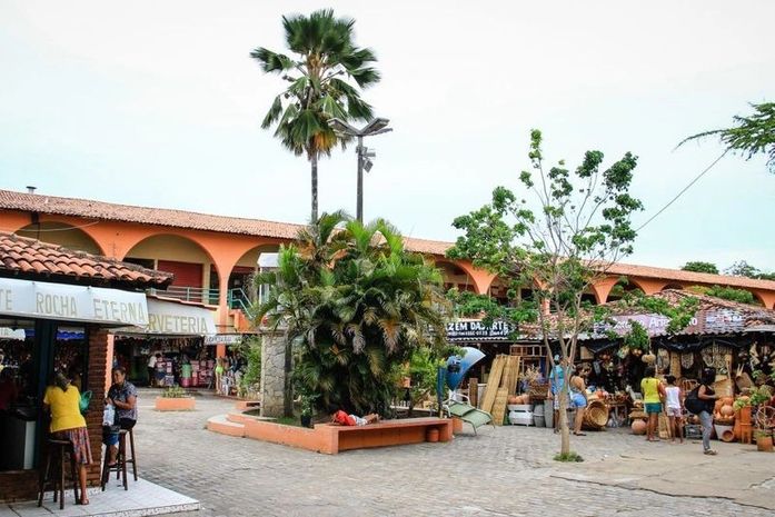 Mercados e feiras funcionam em horário especial