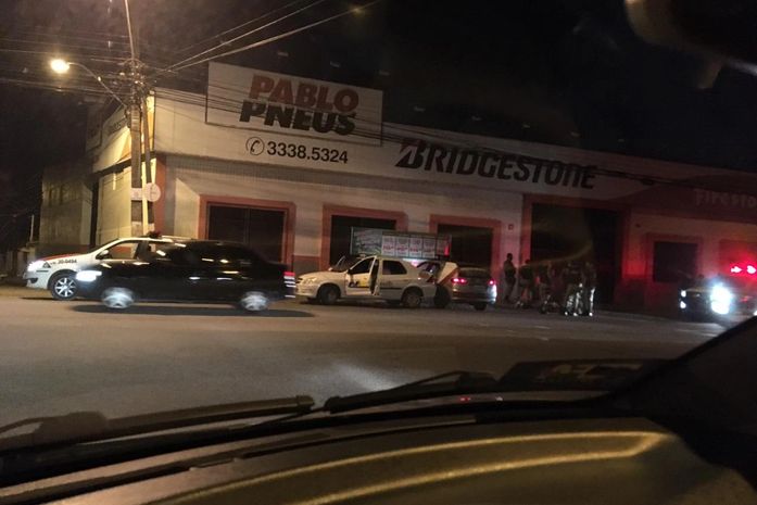 Táxi foi abordado na Av. Presidente Roosevelt, no Barro Duro
