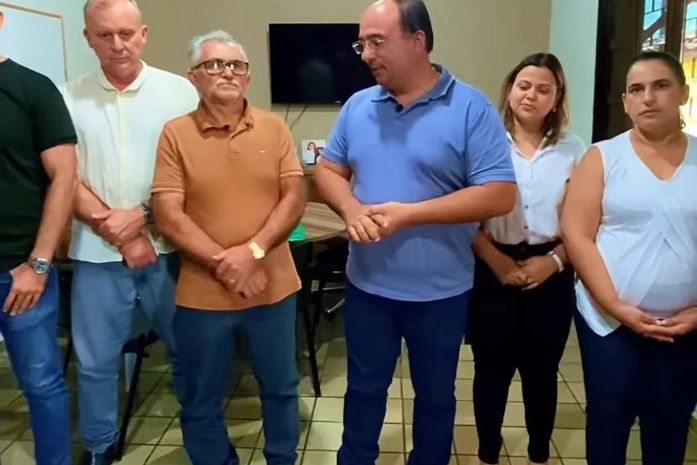 Prefeito apresenta proposta de reajuste salarial  acima da inflação para professores de Junqueiro 