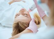 O que é a radiofrequência microagulhada e como ela combate o envelhecimento facial?