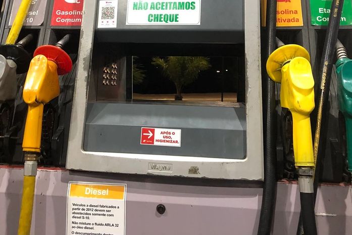 Postos são autuados por enganar consumidores abastecendo etanol no lugar de gasolina