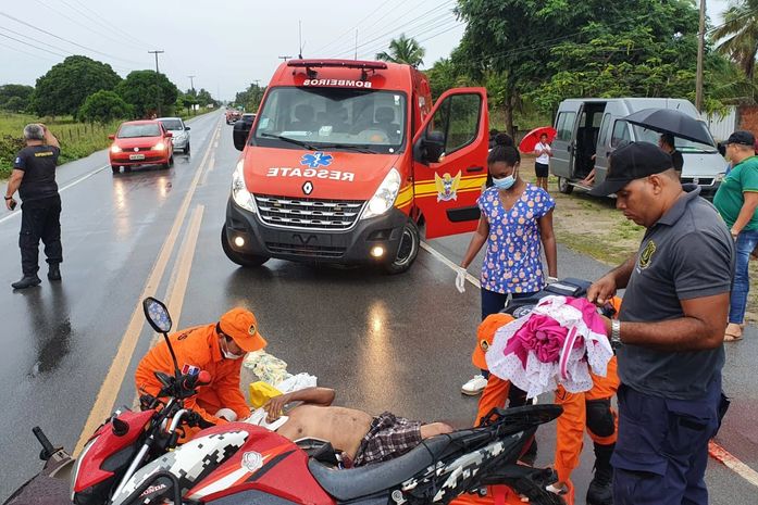 Três pessoas ficam feridas após colisão entre duas motocicletas na AL-101, em Maragogi