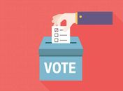 Com medo de perder verbas, prefeitos pedem votos e parecem candidatos no interior