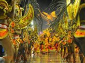 Unidos do Viradouro desfila no primeiro dia do Grupo Especial das Escolas de Samba do Carnaval 2015