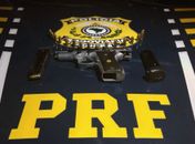 Pistola foi apreendida pela PRF em Flexeiras