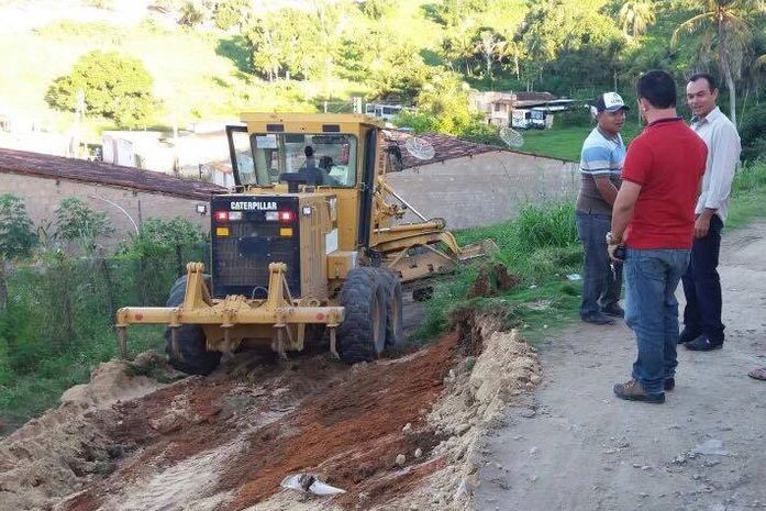 Travessa do Cruzeiro começou a receber serviços de pavimentação.